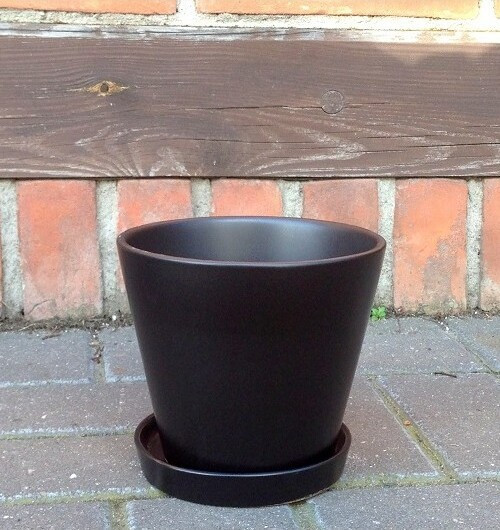 Doniczka stożek czarna matowa