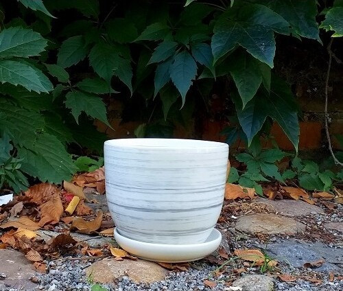 Doniczka baryłka biała w czarne paski