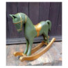 Koń na biegunach drewniany