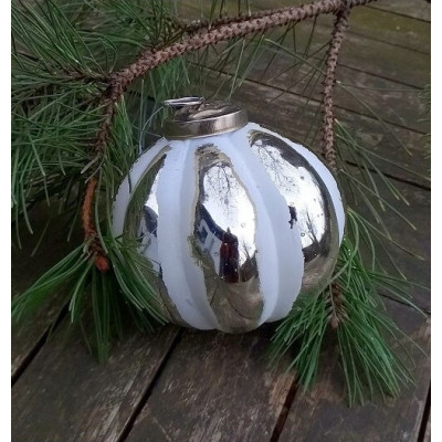 Bombka biel ze srebrem