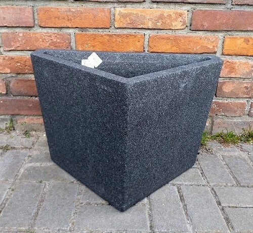 Ciepła donica z polipropylenu czarny trójkąt