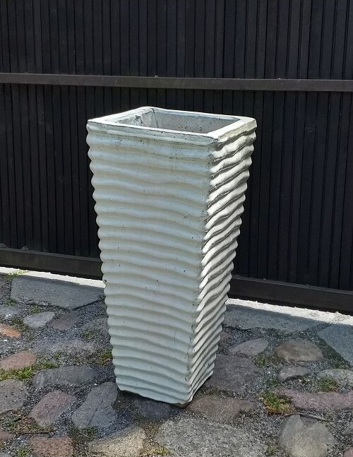 Donica szkliwiona wazon kwadratowy biały w prążki