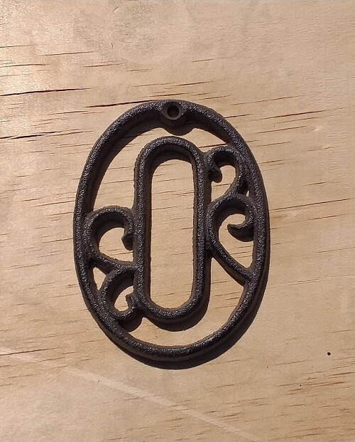 Cyfra 0 ozdoba ścienna żeliwna