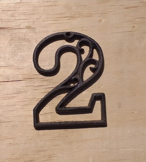 Cyfra 2 ozdoba ścienna żeliwna