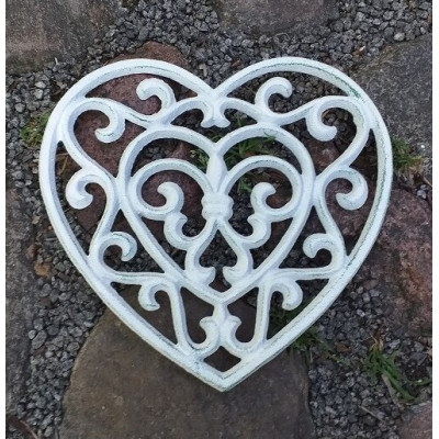 Żeliwna podkładka serce ażurowa biała