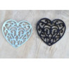 Żeliwna podkładka serce ażurowa biała