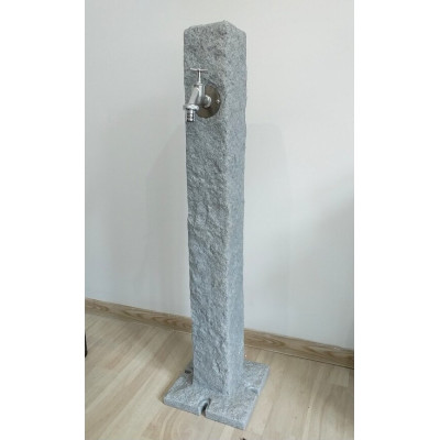 Kran ogrodowy - punkt poboru wody - jasny granit