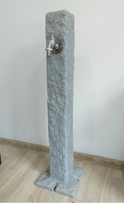 Kran ogrodowy - punkt poboru wody - jasny granit