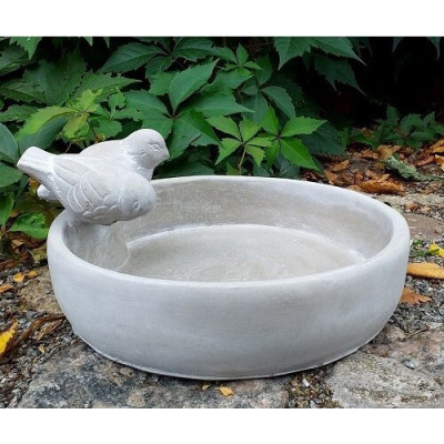 Betonowe okrągłe poidełko dla ptaków