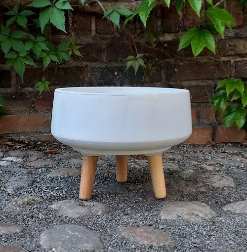 donica betonowa misa na nóżkach biała