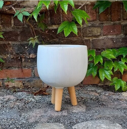 donica betonowa na nóżkach biała