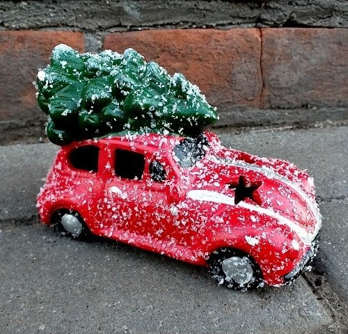 Samochód z choinką