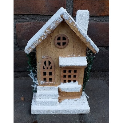 Drewniany domek ze schodami