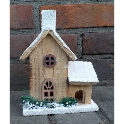 Drewniany domek z przybudówką