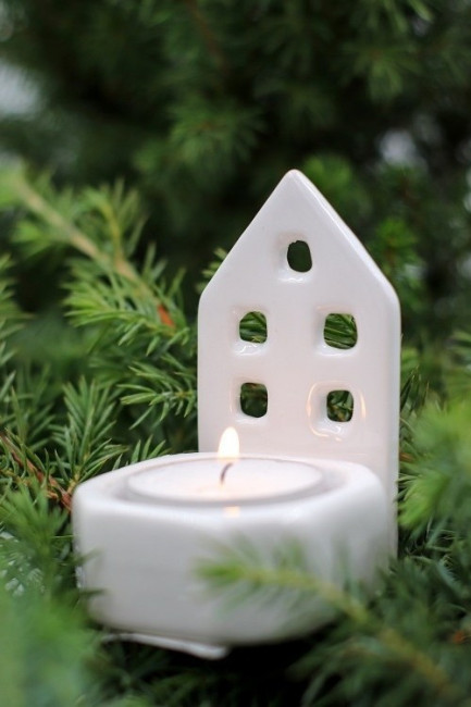 Świecznik tealight Domek biały