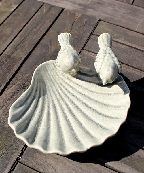 Poidełko ceramiczne muszla z ptaszkami oliwka