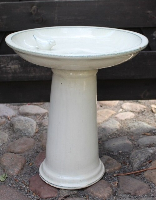 Poidełko ceramiczne na nóżce białe