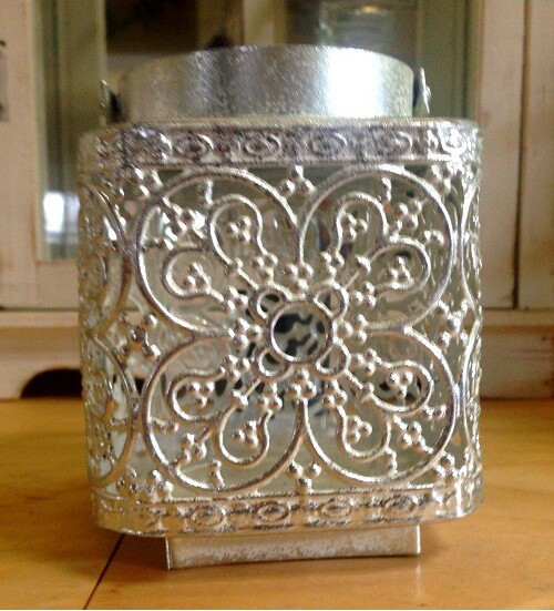 Mała latarenka metalowa srebrna kwadratowa