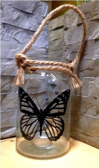 Lampion szklany z czarnym motylem