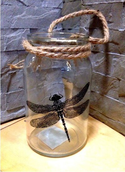 Lampion szklany z czarną ważką