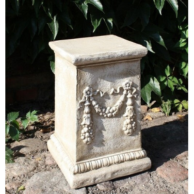 Postument - kolumna z mas żywicznych