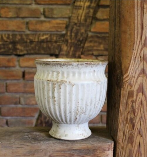 Doniczka Roma prążki na nóżce beż