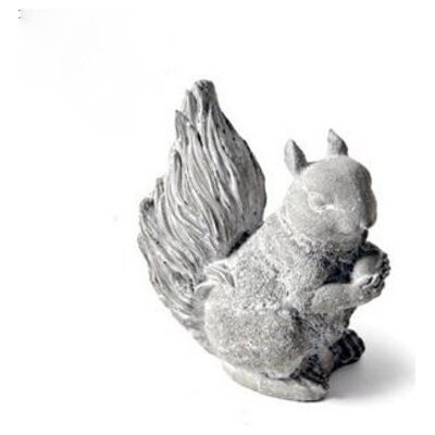 Figurka wiewiórka z betonu