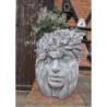 Doniczka Głowa kobiety z dłońmi i kwiatami cement