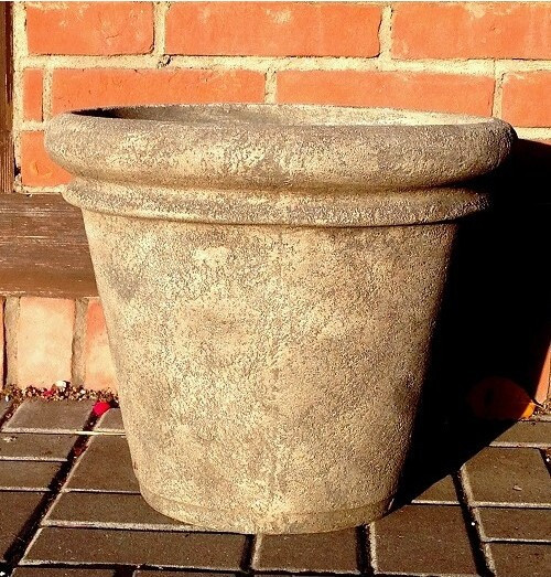 Okrągła ciemnoszara donica z rantem