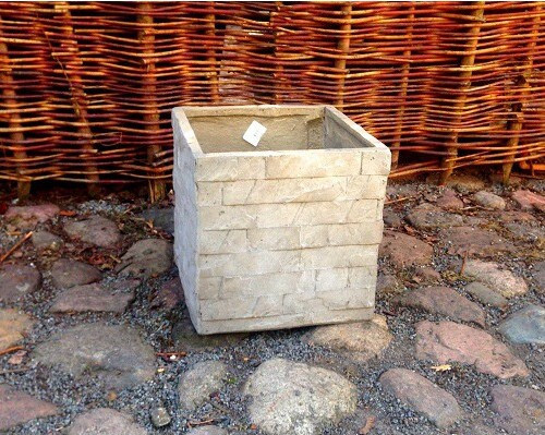 Donica kwadratowa imitująca jasnoszarą cegłę