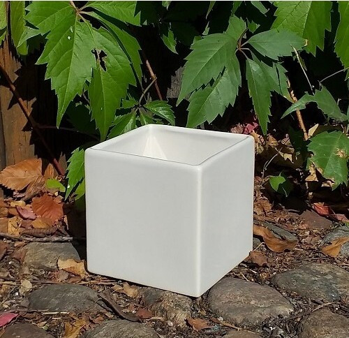 Osłonka ceramiczna Zilla sześcian biała