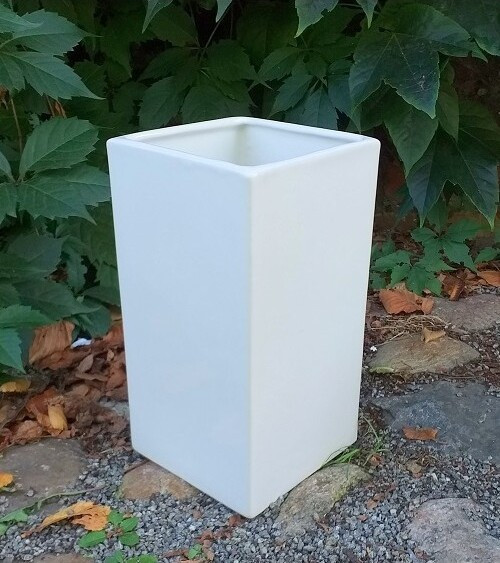 Osłonka ceramiczna Zilla kwadratowy wazon biały