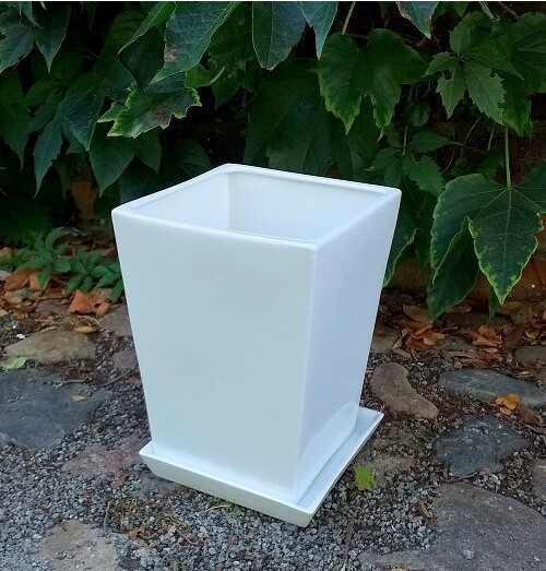 Doniczka kwadratowa biała z podstawkiem