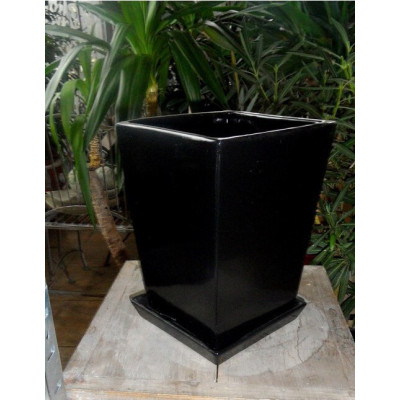 Doniczka kwadratowa czarna z podstawkiem