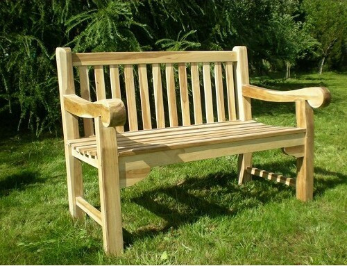 Drewniana masywna ławka ogrodowa z drewna egzotycznego