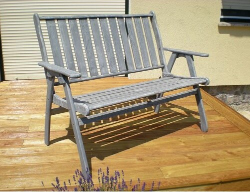 Szara ławeczka ogrodowa z drewna egoztycznego